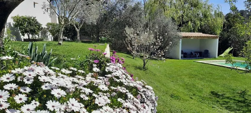 Casa tranquilla con piscina privata a 10 km dal mare - Image 1