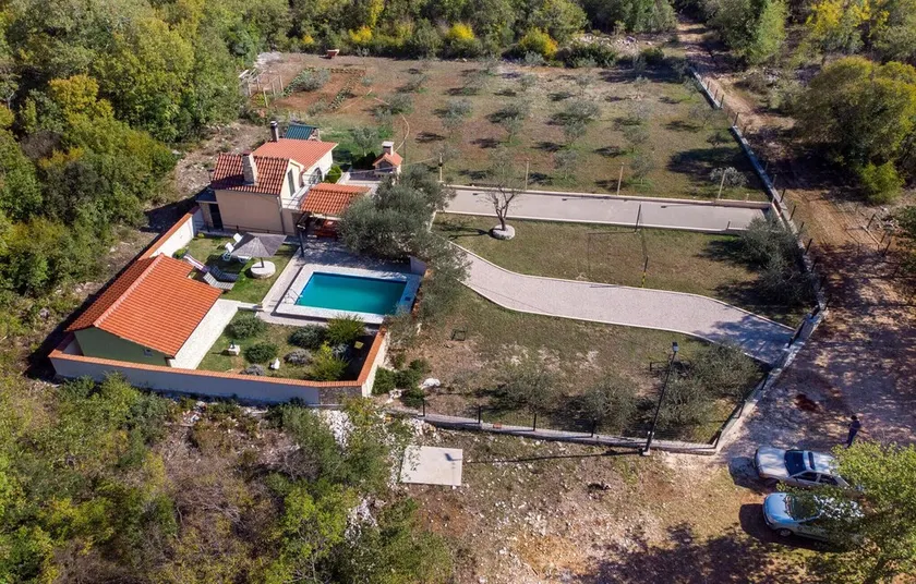 Lovely Home In Desne With Kitchen - Image 1