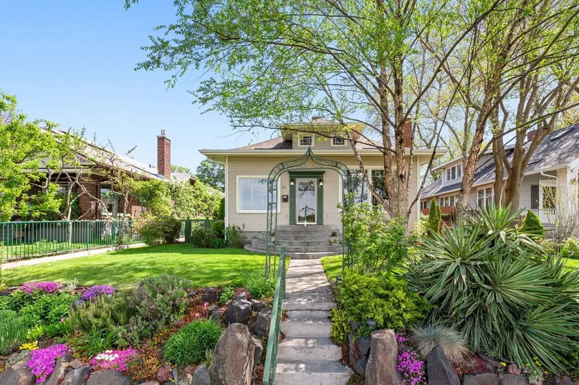 Prospect Delight - River Views, Historic Home, Walk To Town! - Image 1