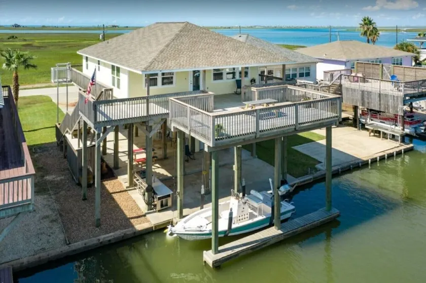 Reel Livin' Coastal Style - Image 1