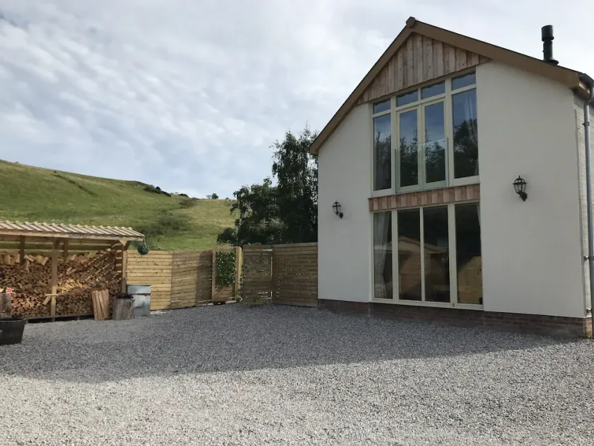 Countryside Home with jacuzzi hot tub, open plan living and wood burner. - Image 1