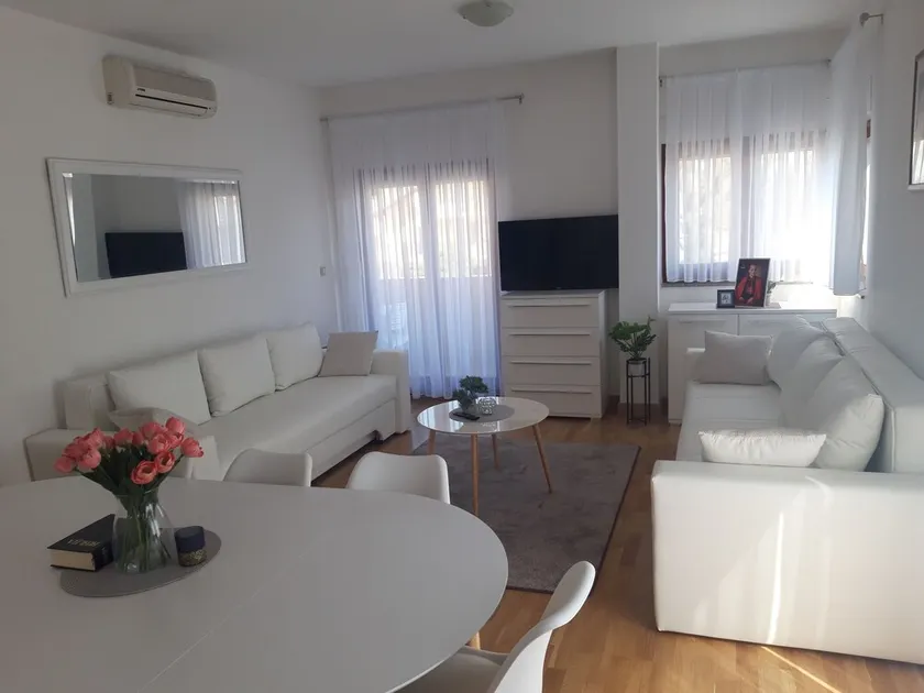 Vrhunski opremljen apartman udaljen 450 metara od crkve. sv. Jakova u Međugorju. - Image 1