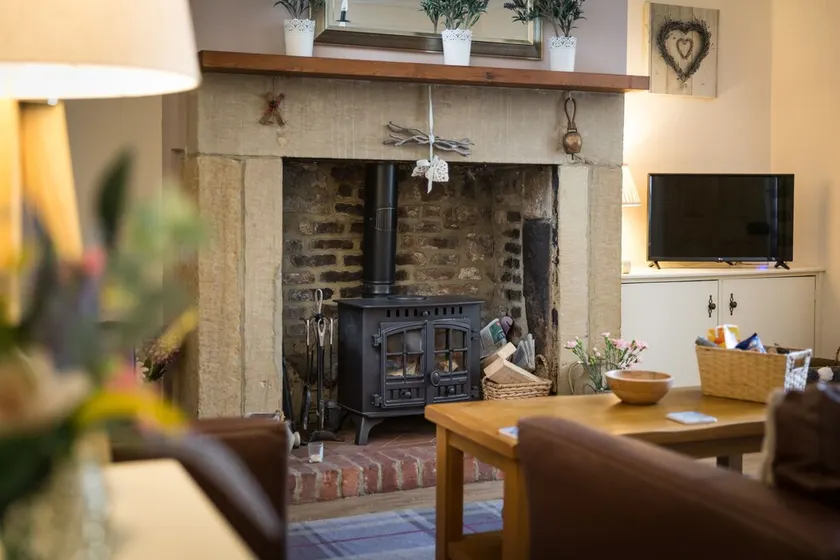 Charming Original Stone Cottage Close To Beaches and Countryside - Image 1