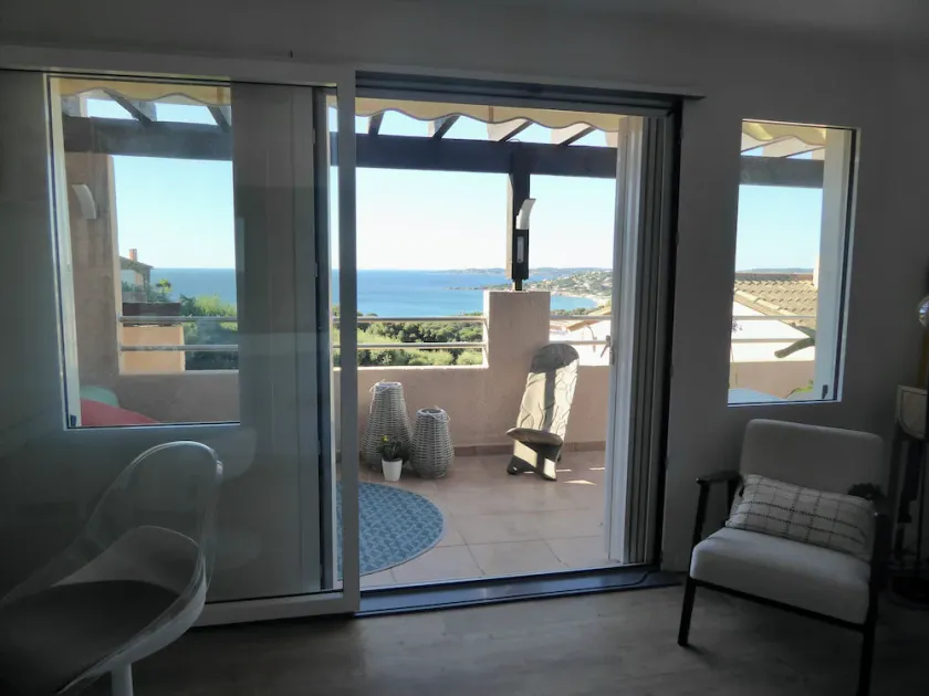 2 pièces vue mer à Sainte Maxime idéal couples, télétravail, piscine, parking. - Image 1