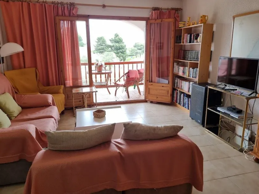APART. SLEEPS 6 -SUPER FAST FREE WIFI - 200mts from Golden Beach. HUTTE-002428 - Image 1