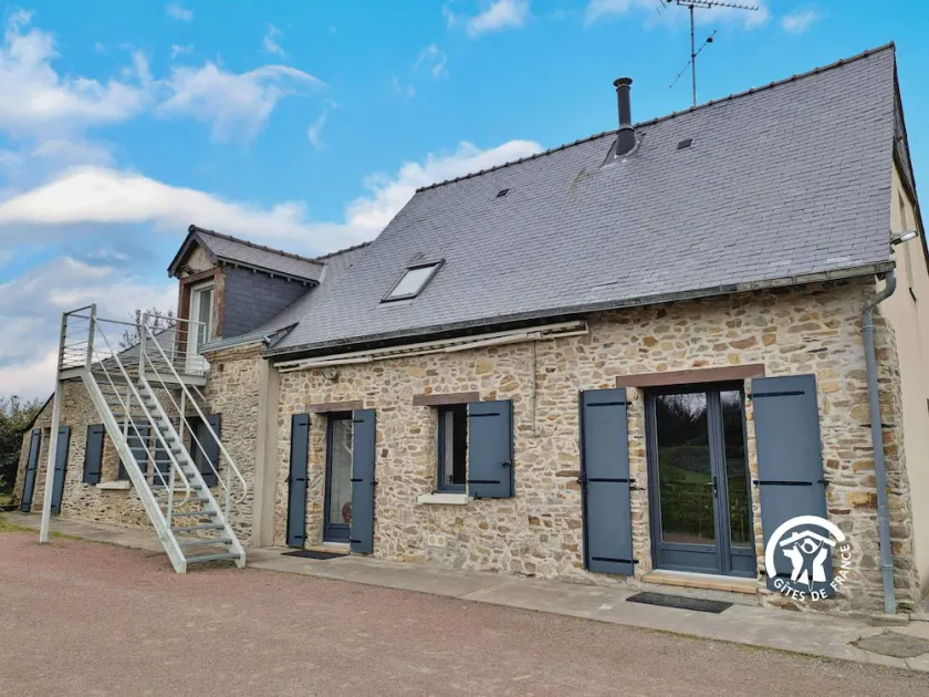 Spacious Gîte with Game Room, Music Instruments, and Large Garden in Anjou-Congrier - Image 1