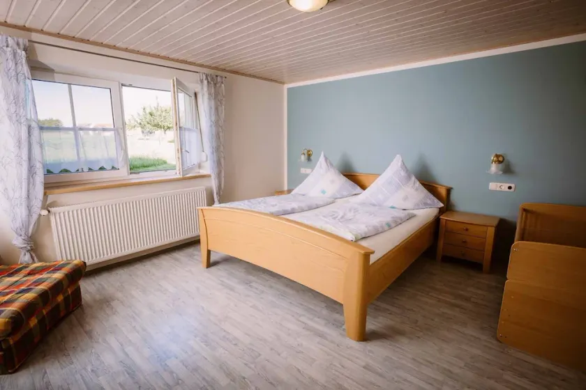 Großzügig eingerichtete Ferienwohnung für bis zu 6 Personen - Image 1
