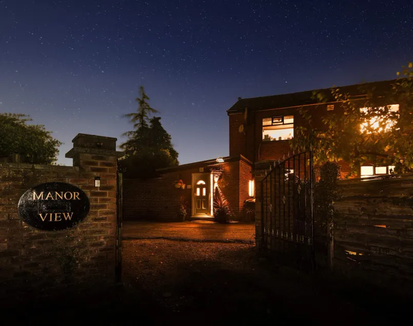 Host & Stay - Pied-a-Terre at Manor View - Image 1