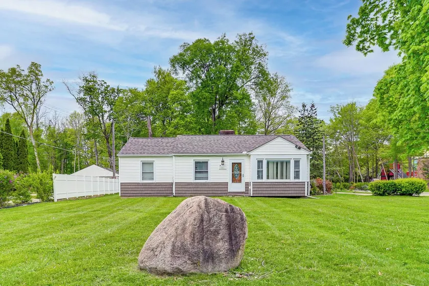 Metro Detroit Home Base w/ Yard, Pets Welcome! - Image 1