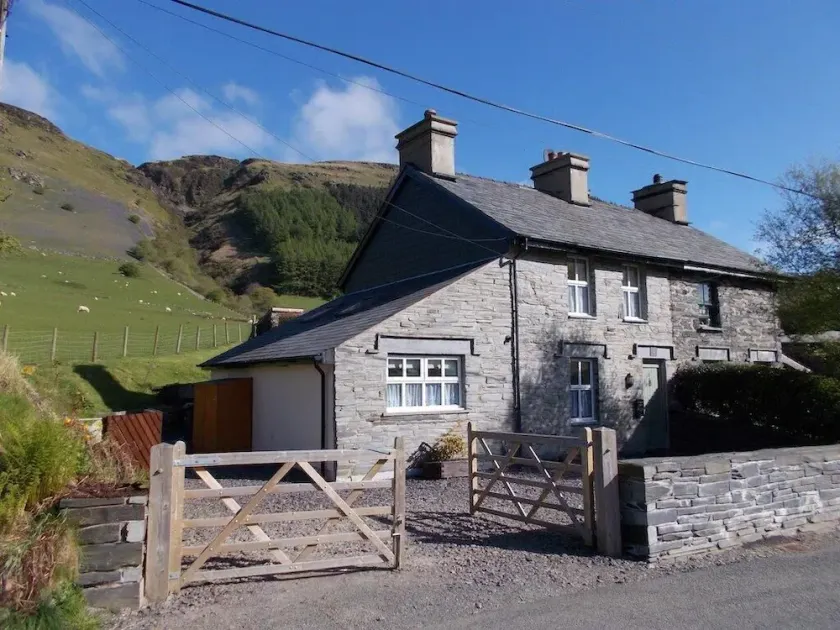 Stunning cosy, pet friendly & peaceful 3 bedroom, 2 bathroom cottage, fast WiFi - Image 1