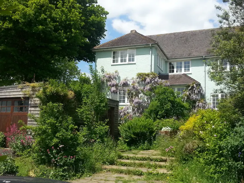 Delightful family house in village in the heart of the Goodwood estate - Image 1
