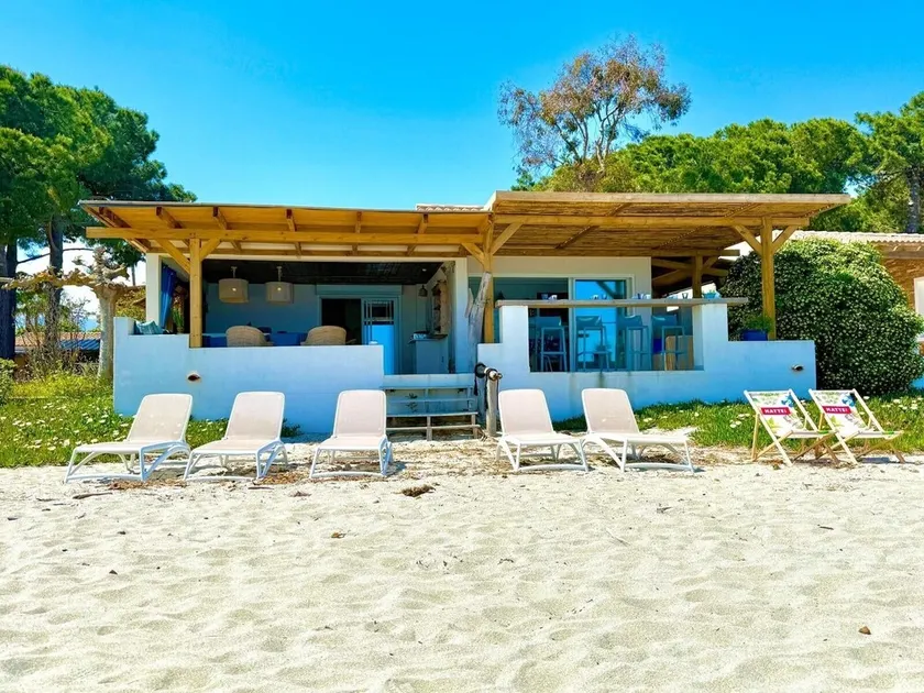 Bungalow 59 - Mini Villa on the beach \"feet in the water - Image 1
