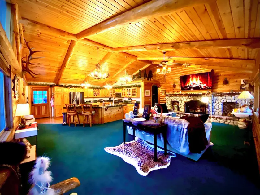 Enchanted Log Home on Large Lot Pet friendly - Image 1