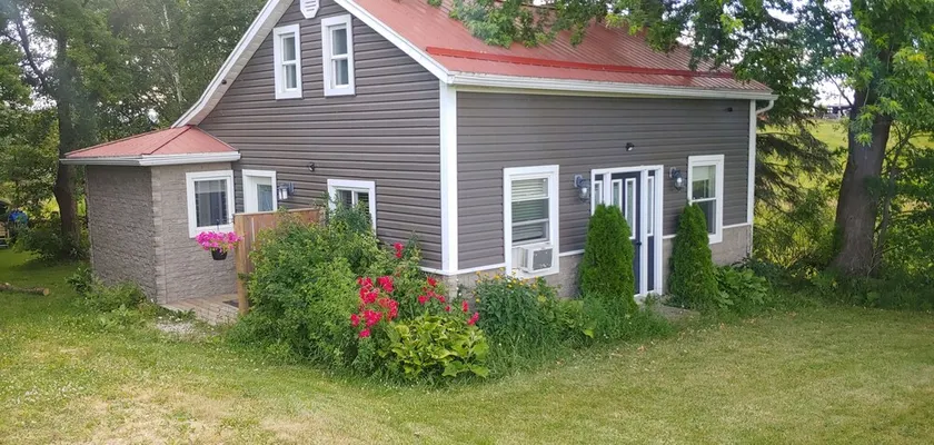 Country cottage in a private setting ,less than 5 min drive to the beach - Image 1