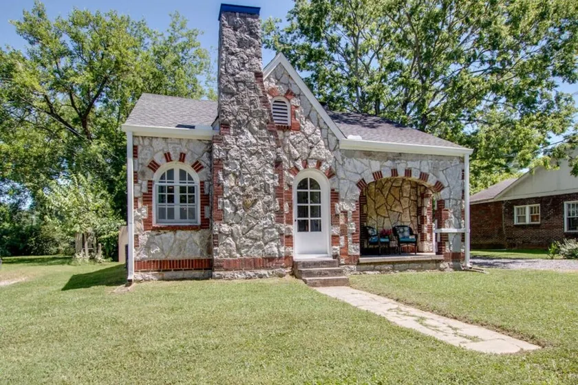 Little Stone House in the Heart of Murfreesboro - Image 1