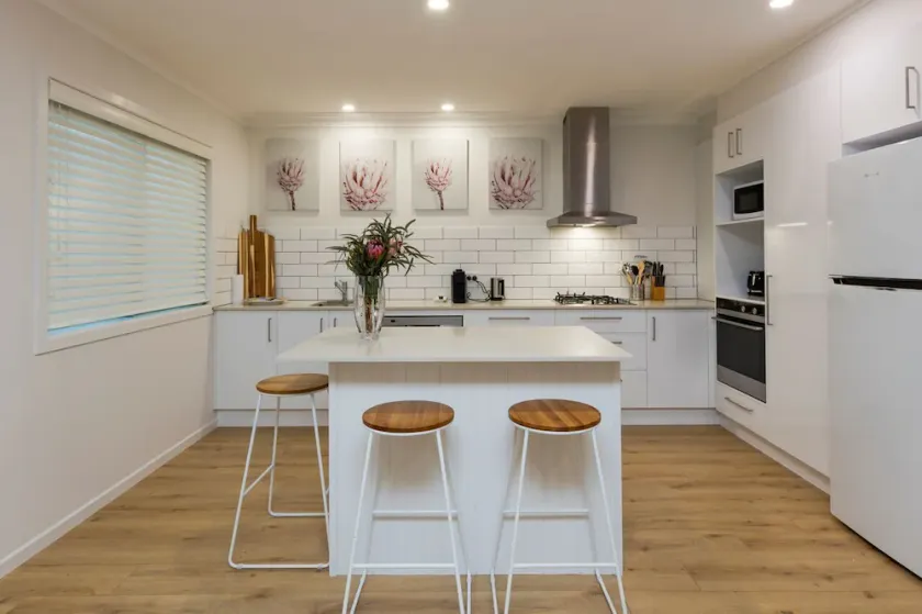 Bright Airy Beach Cottage - Image 1