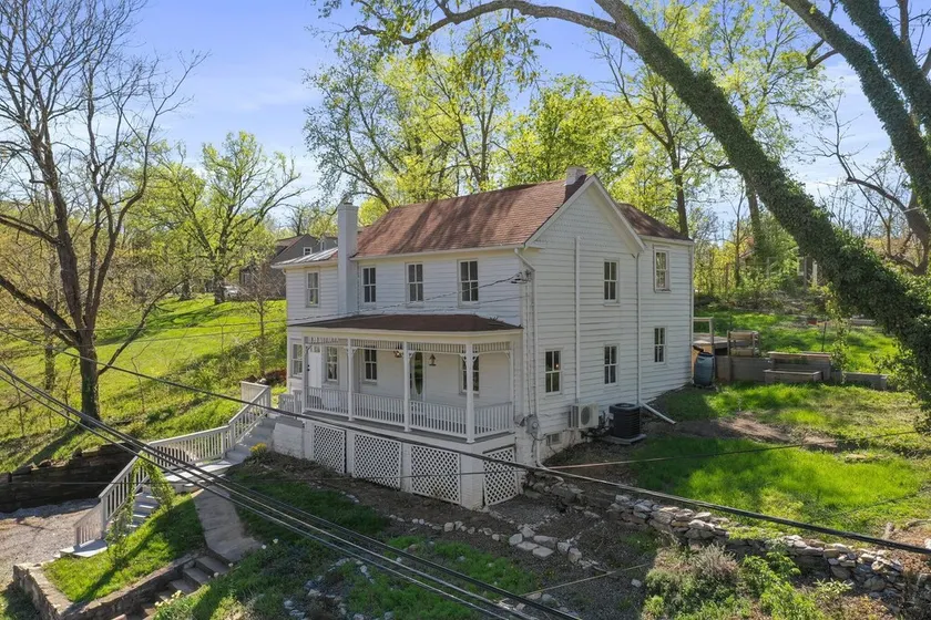 Farmhouse Writer's Retreat in Historic Shepherdstown - Image 1