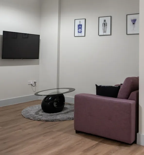 HEREFORD CITY CENTRE – Apartment 7: Stylish Studio in City Centre, Sleeps 2 - Image 1