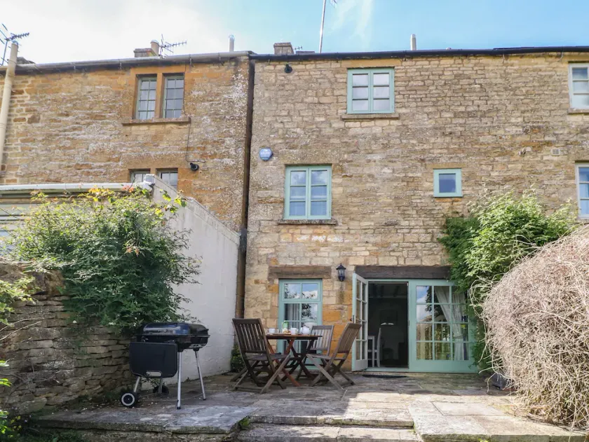 RED FAWN COTTAGE, pet friendly, character holiday cottage in Blockley - Image 1