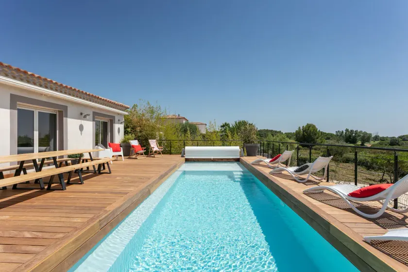 villa med pool mot Saint Thomas golfbana - Image 1