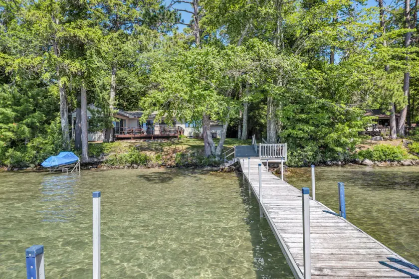 Beautiful Winnipesaukee Adorable Cottage and Bunkhouse for 10 Lovely Sunsets - Image 1