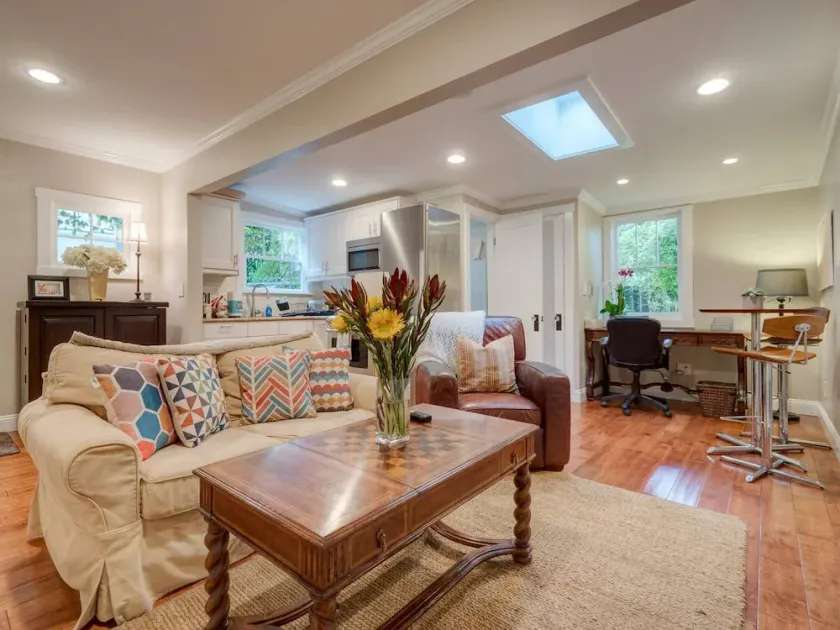 Menlo Park Cottage In Allied Arts - Image 1