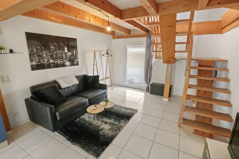 Pretty duplex with pool - Image 1