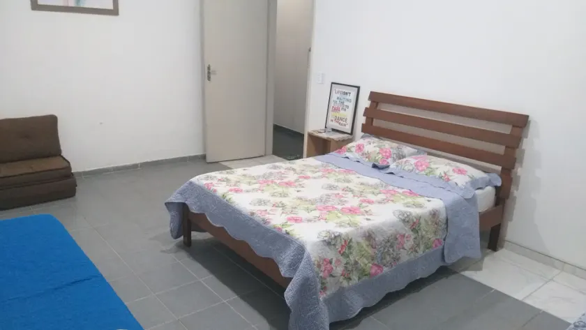 Guarujá- suite with minibar, ceiling fan at 1, 7 km from Asturias beach - Image 1
