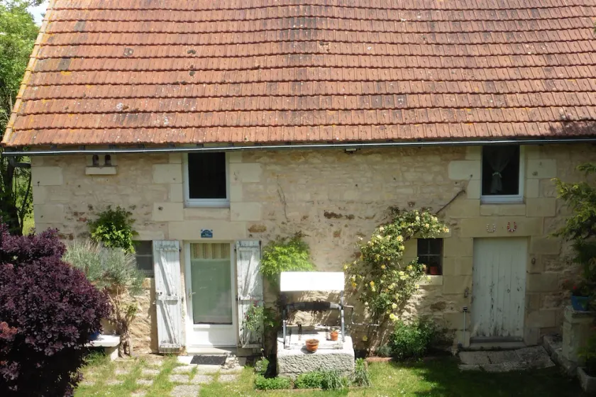 JOLIE MAISON EN PIERRE RÉNOVÉE - Image 1