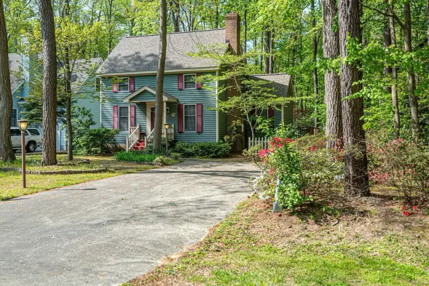 Coastal Colonial Charm located in Ocean Pines, MD by Karsons Keys - Image 1