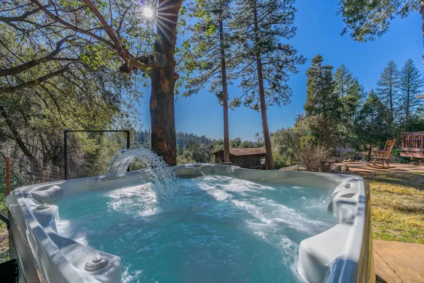 Stylish Home, Stunning Views and Private Hot Tub! - Image 1