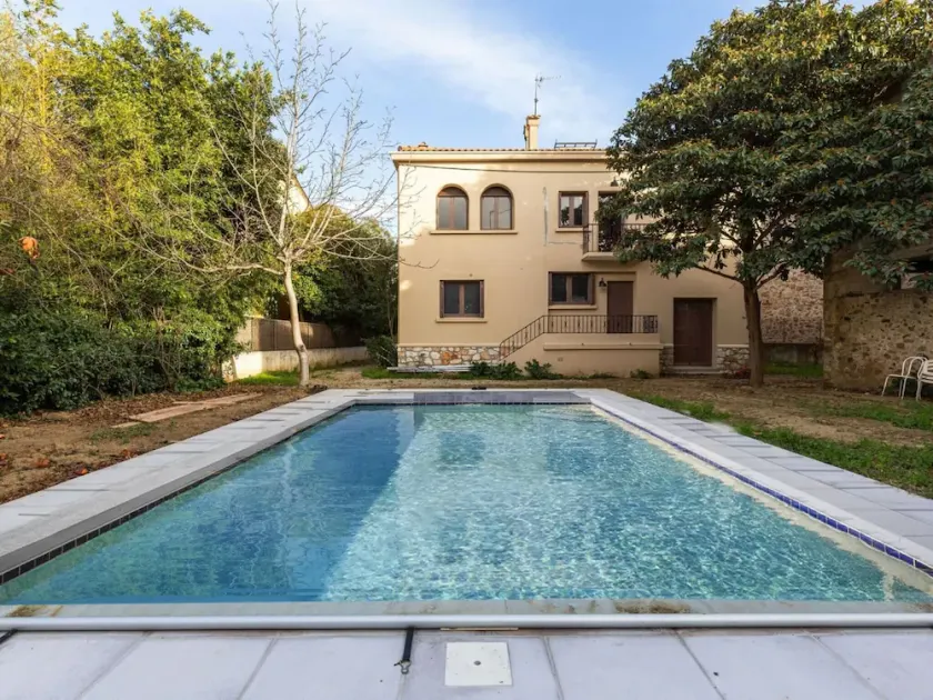 Beautiful southern house with pool in Occitania - Image 1