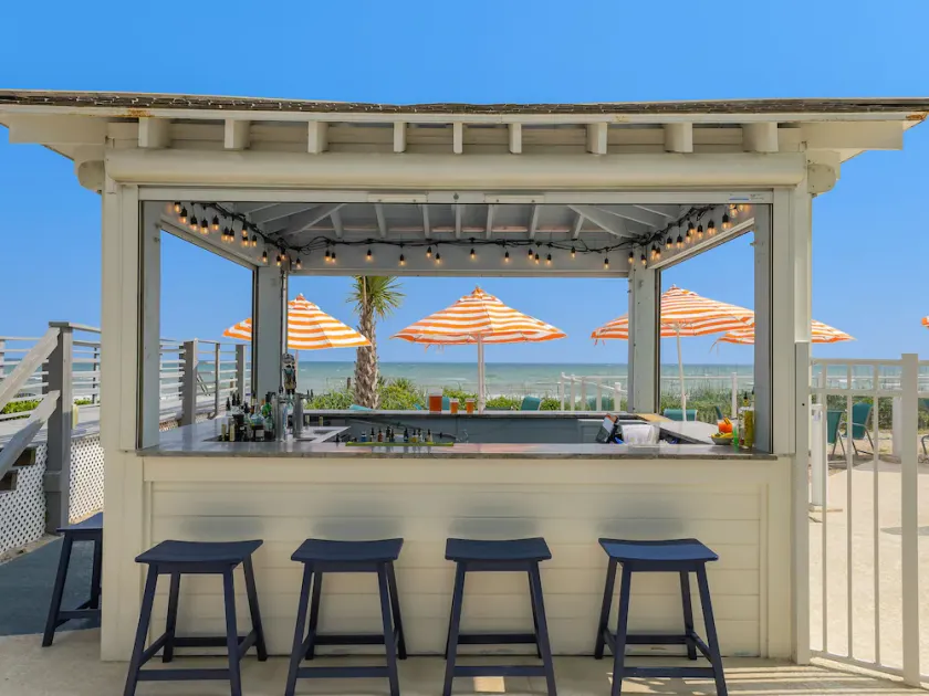 Crystal Coast Oceanfront Hotel - Image 1