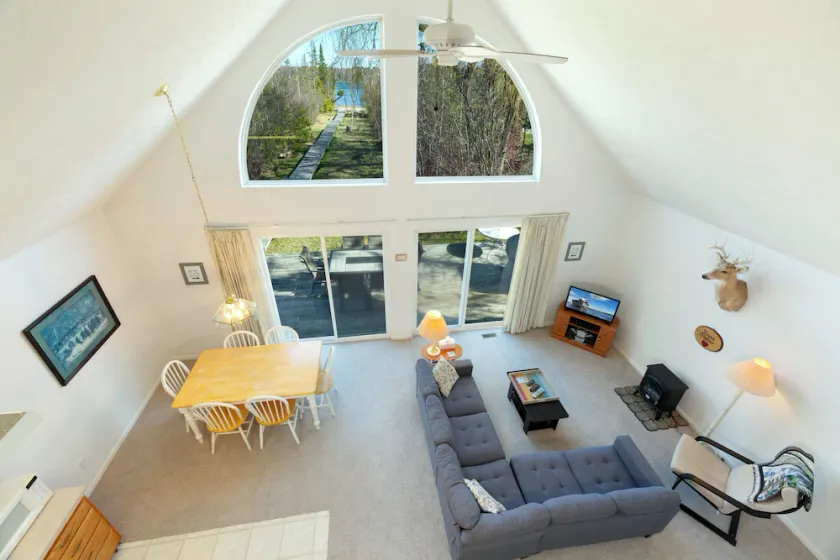 Little Traverse Lake Chalet, 2 person kayak and row boat - Image 1