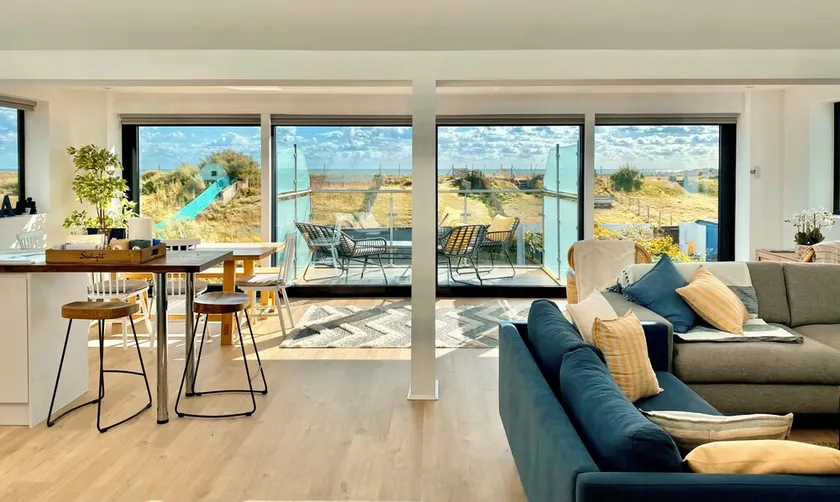 Bright and airy Sussex coastal house with direct beach access and hot tub - Image 1