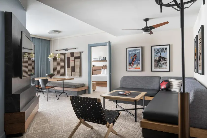 2 Connecting Suites at a 4⭐️ Hotel - Image 1