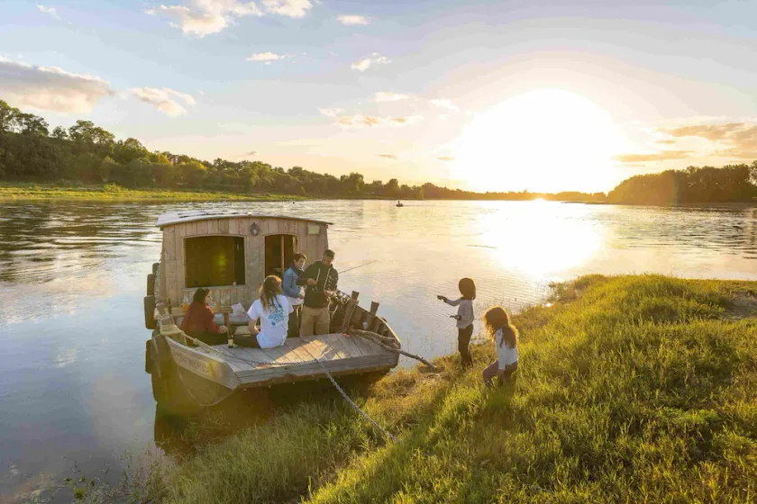 Unique cruise of several days with Houseboat on Loire - Image 1
