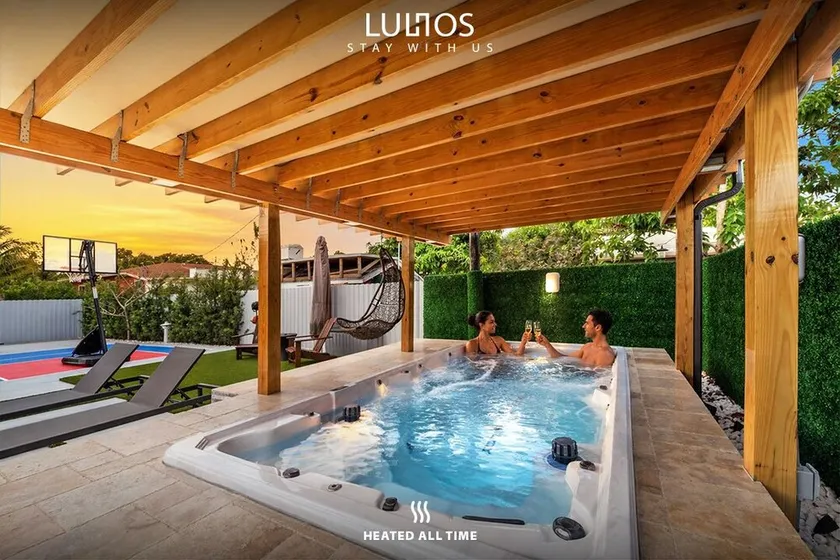 Sunshine 6BR Villa • Swimming Spa/Chill Yard/Games - Image 1