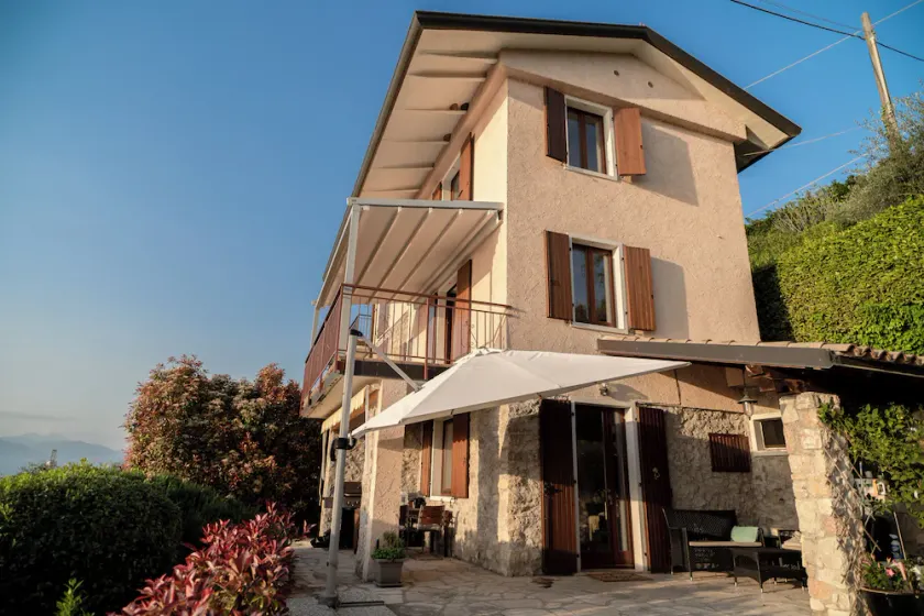 BEAUTIFUL LAKE OF GARDA VIEW, surrounded by greenery, WI-FI and AIR CONDITIONING included. - Image 1