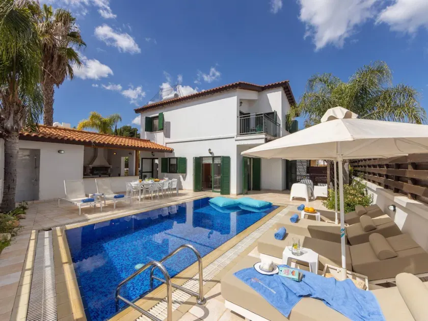 Contempory, bright and spacious villa a couple of minutes walk from Malama beach!! - Image 1