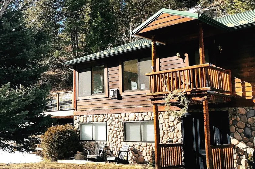 GORGEOUS Estes Park, Allenspark, Lyons CO 4BR Riverfront Home - Image 1