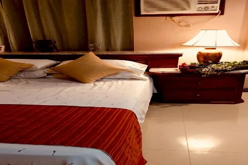 Hilltop Bed & Breakfast - Image 1
