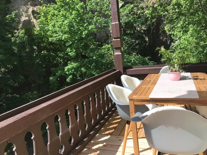 Family apartment with a large balcony overlooking the garden - Image 1