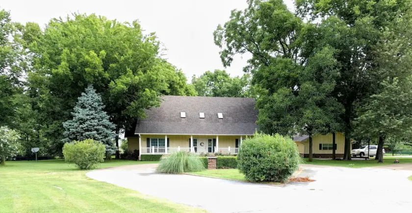 Private Guest House 20 Minutes from U of A - Image 1