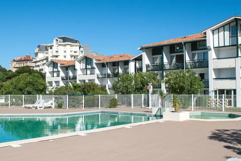 APPARTEMENT PISCINE TERRASSE 1 MIN PLAGE et GOLF - Image 1