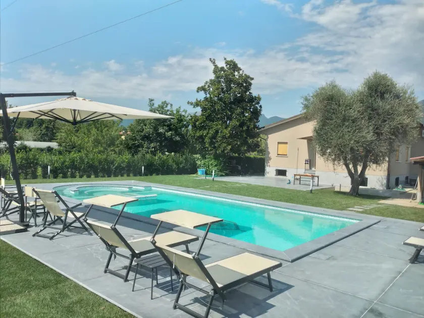 Villa with pool in the heart of Versilia - Image 1