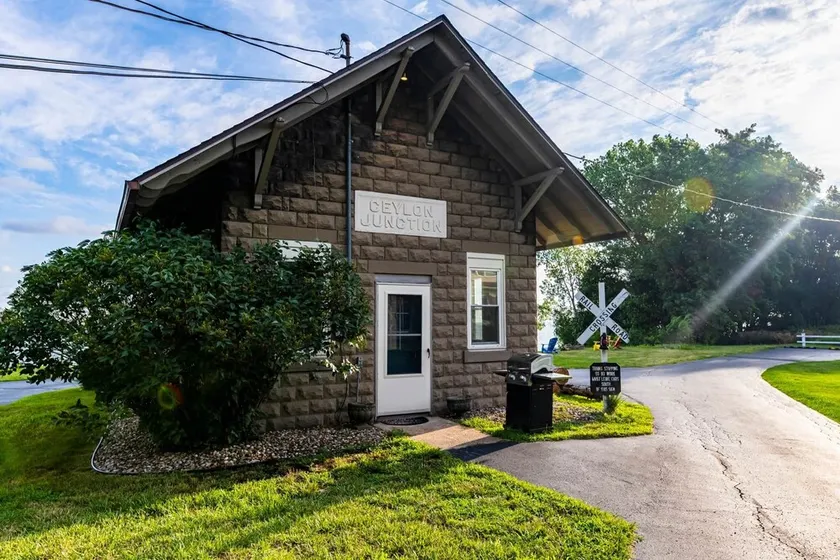 The Depot Lakefront historic train depot King loft - Image 1