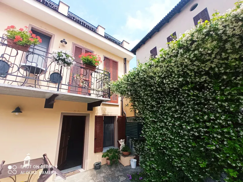 APARTMENT WITH 4 PLACES IN RENOVATED HOUSE IN HISTORIC CENTER - Image 1