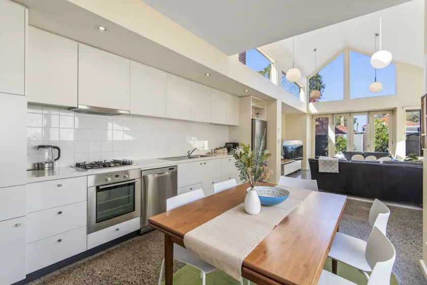 Gorgeous 2-Bed Victorian Home in Artsy - Image 1
