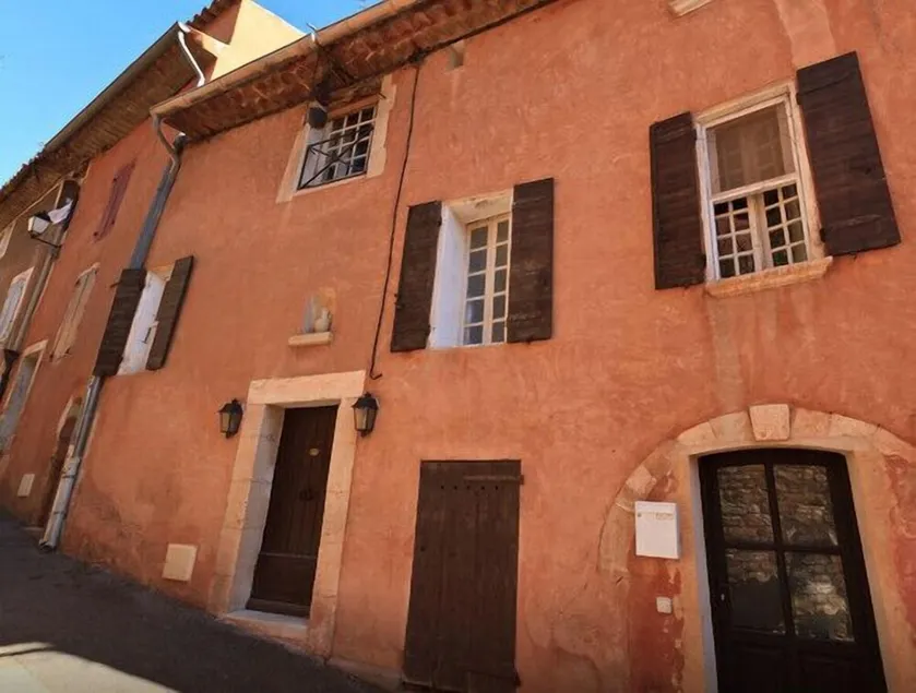 In the heart of Roussillon Village - Image 1
